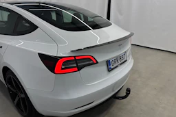 valkoinen Tesla Model 3 2023 kuva 25.