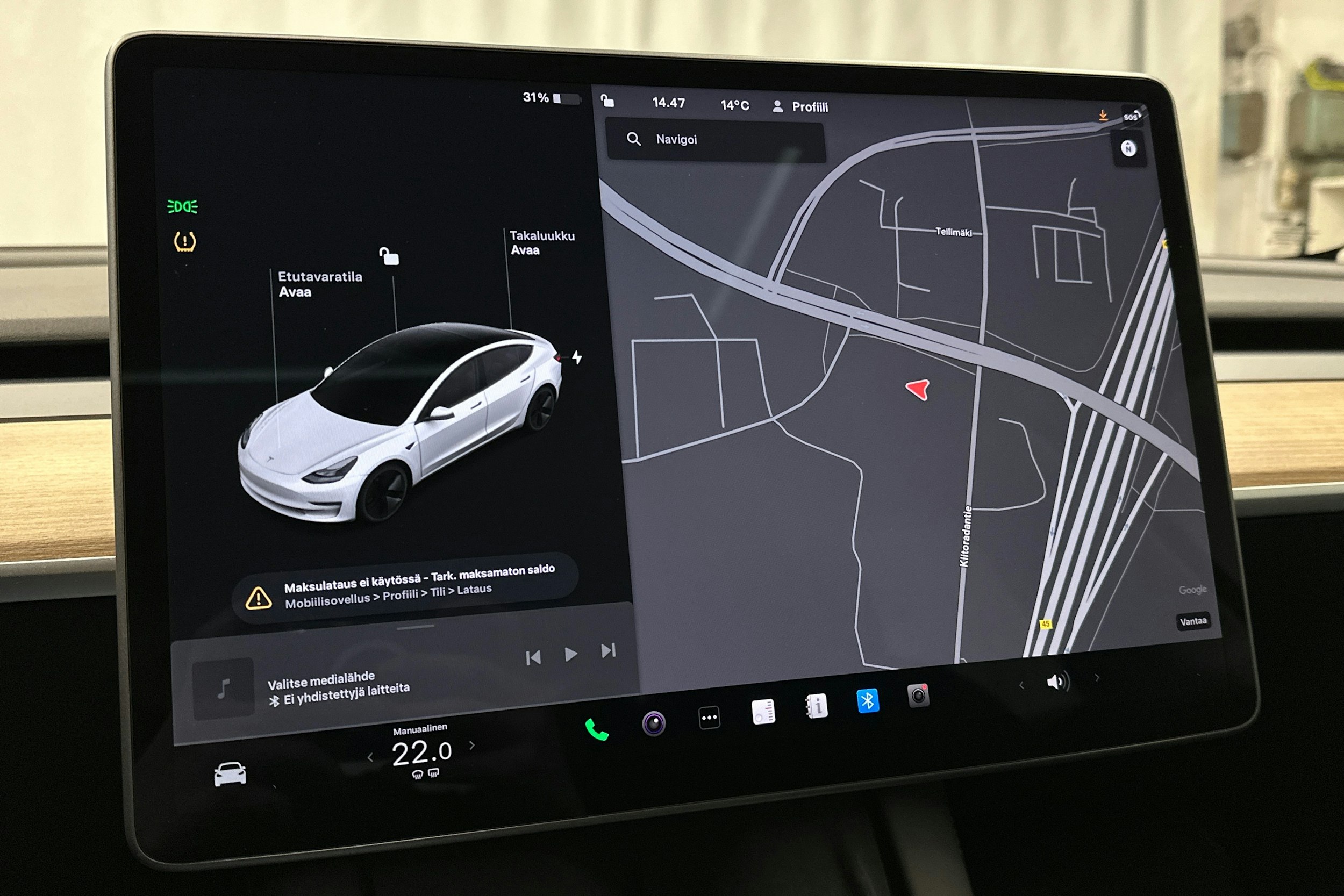 valkoinen Tesla Model 3 2023 kuva 20.