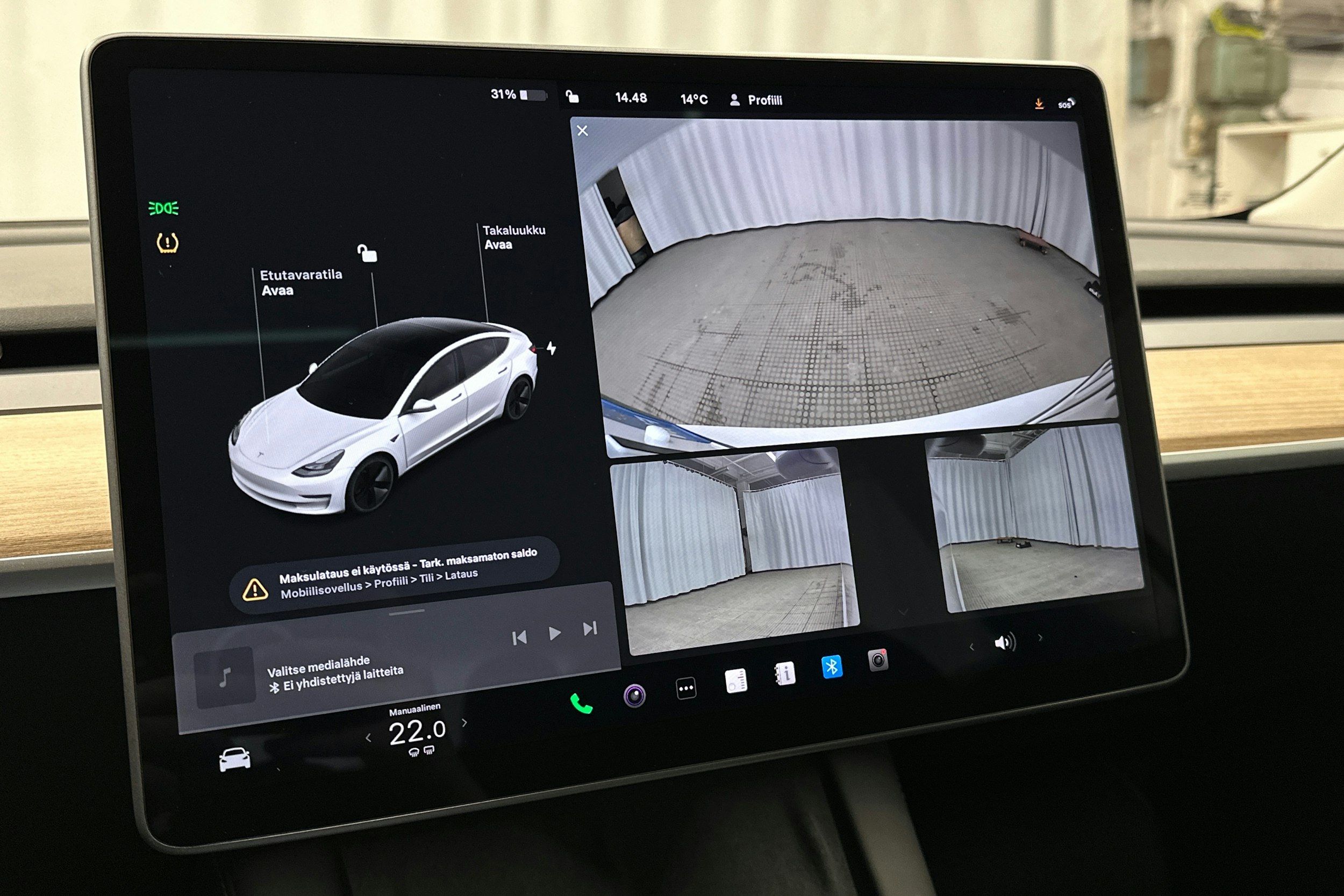 valkoinen Tesla Model 3 2023 kuva 25.