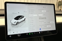 valkoinen Tesla Model 3 2023 kuva 20.