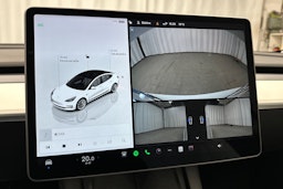 valkoinen Tesla Model 3 2023 kuva 24.