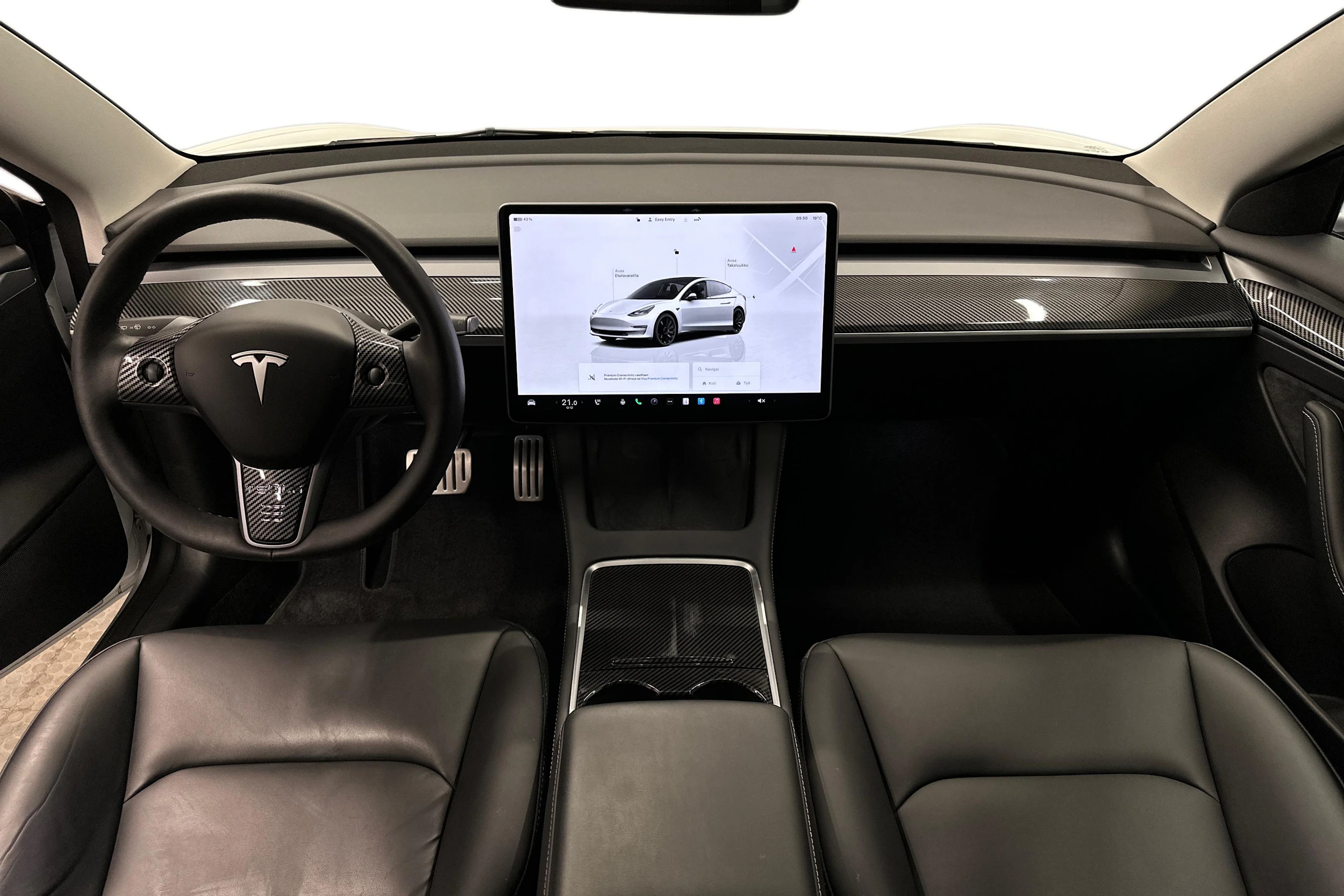 valkoinen Tesla Model 3 2023 kuva 9.