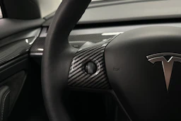 valkoinen Tesla Model 3 2023 kuva 15.