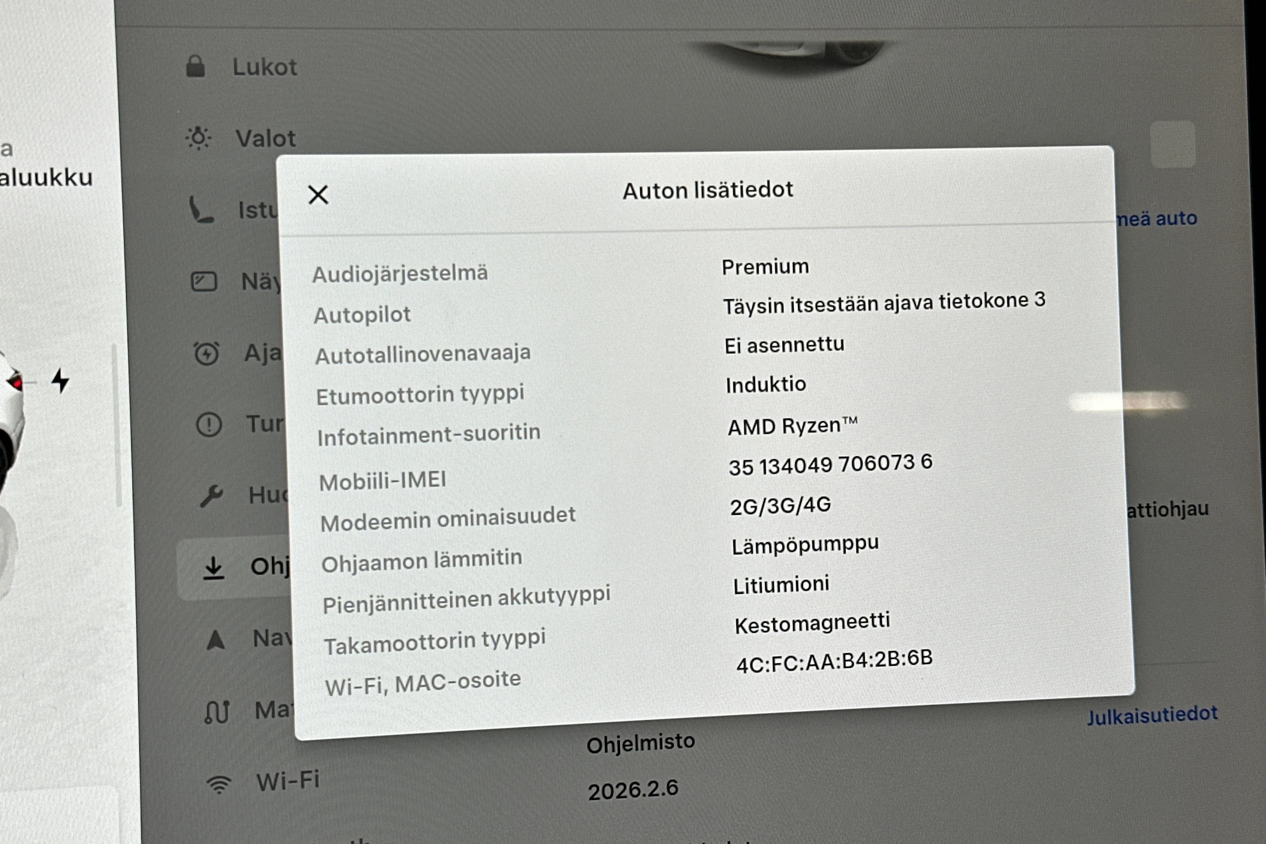 valkoinen Tesla Model 3 2023 kuva 29.