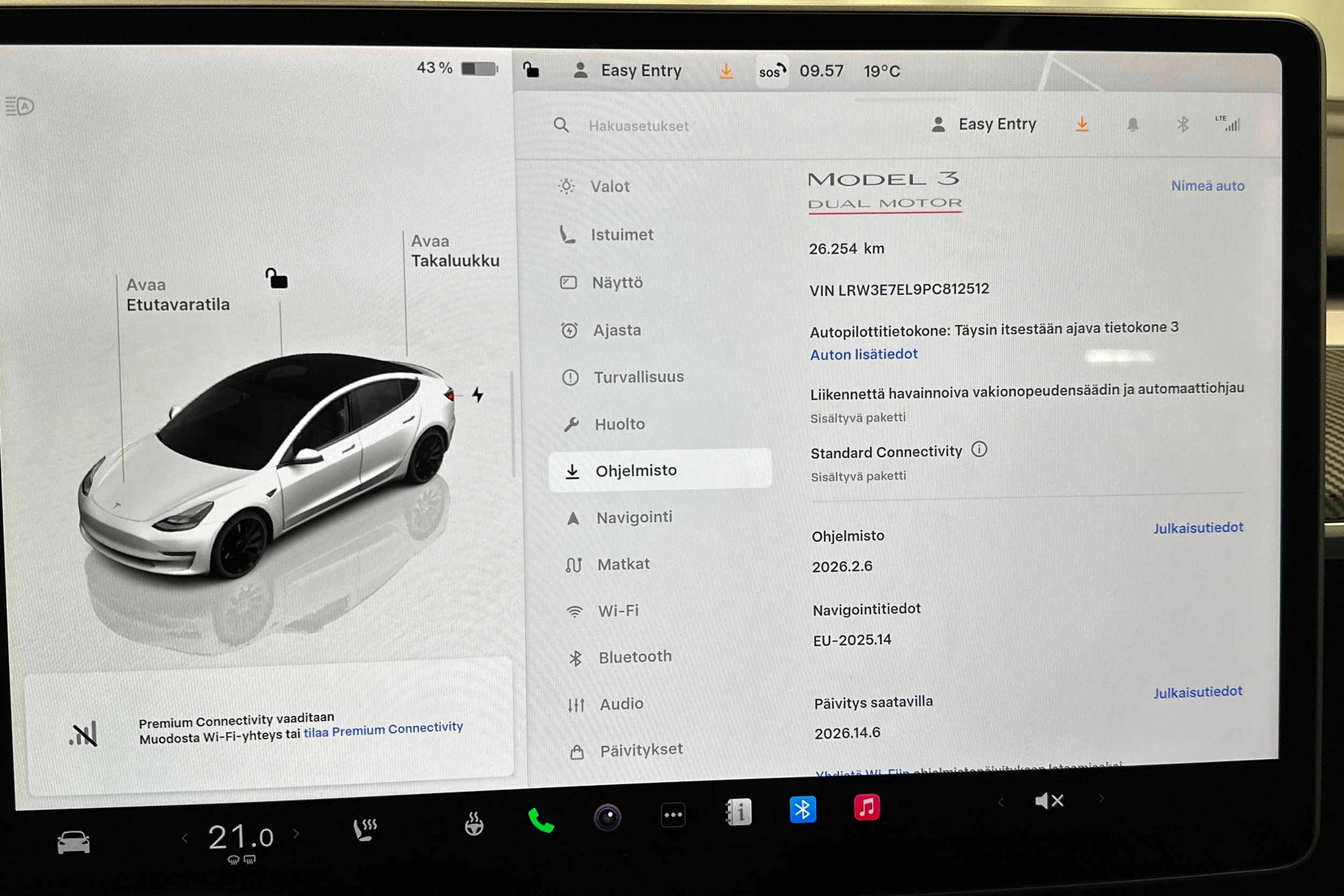 valkoinen Tesla Model 3 2023 kuva 30.