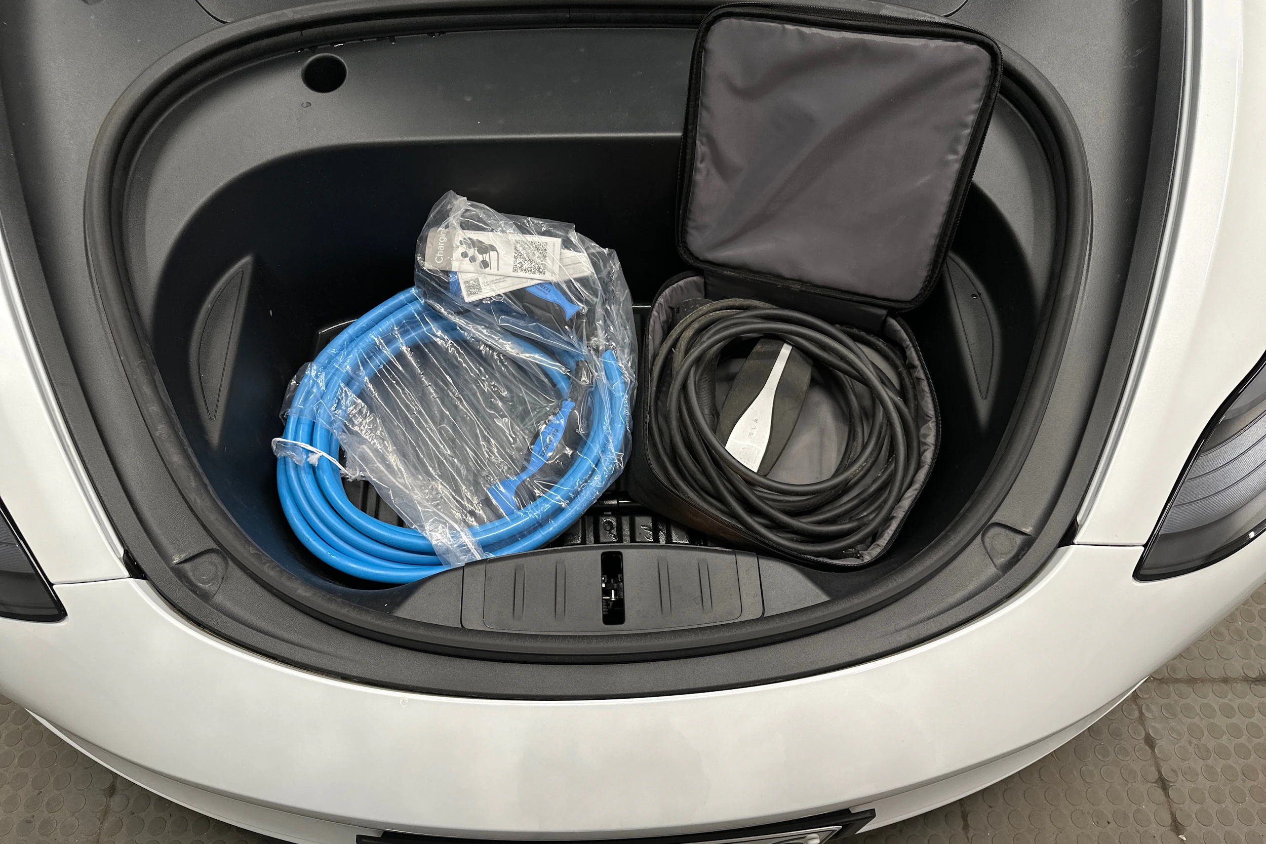 valkoinen Tesla Model 3 2023 kuva 40.