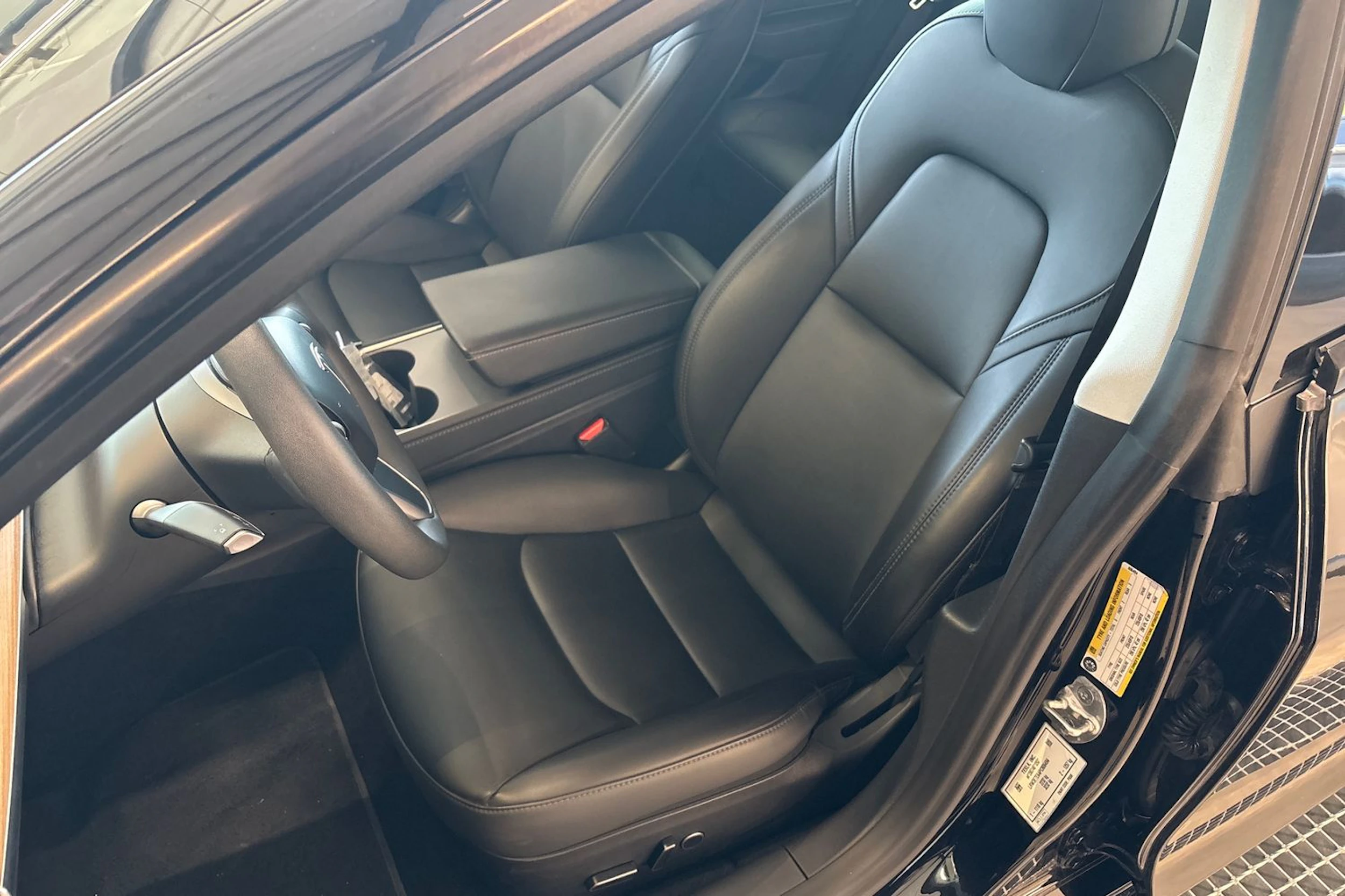 musta Tesla Model 3 2023 kuva 4.