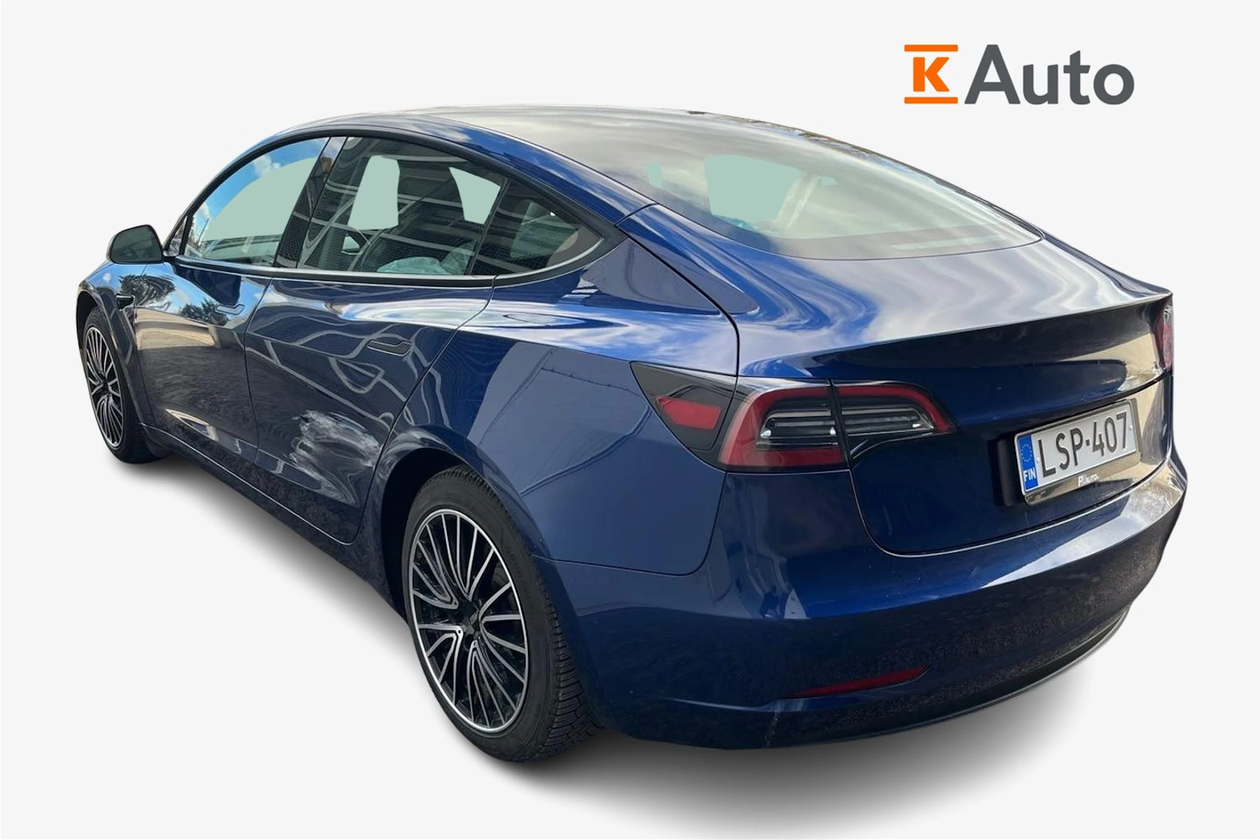 sininen Tesla Model 3 2023 kuva 2.