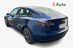 sininen Tesla Model 3 2023 kuva 2.