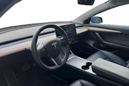 sininen Tesla Model 3 2023 kuva 3.