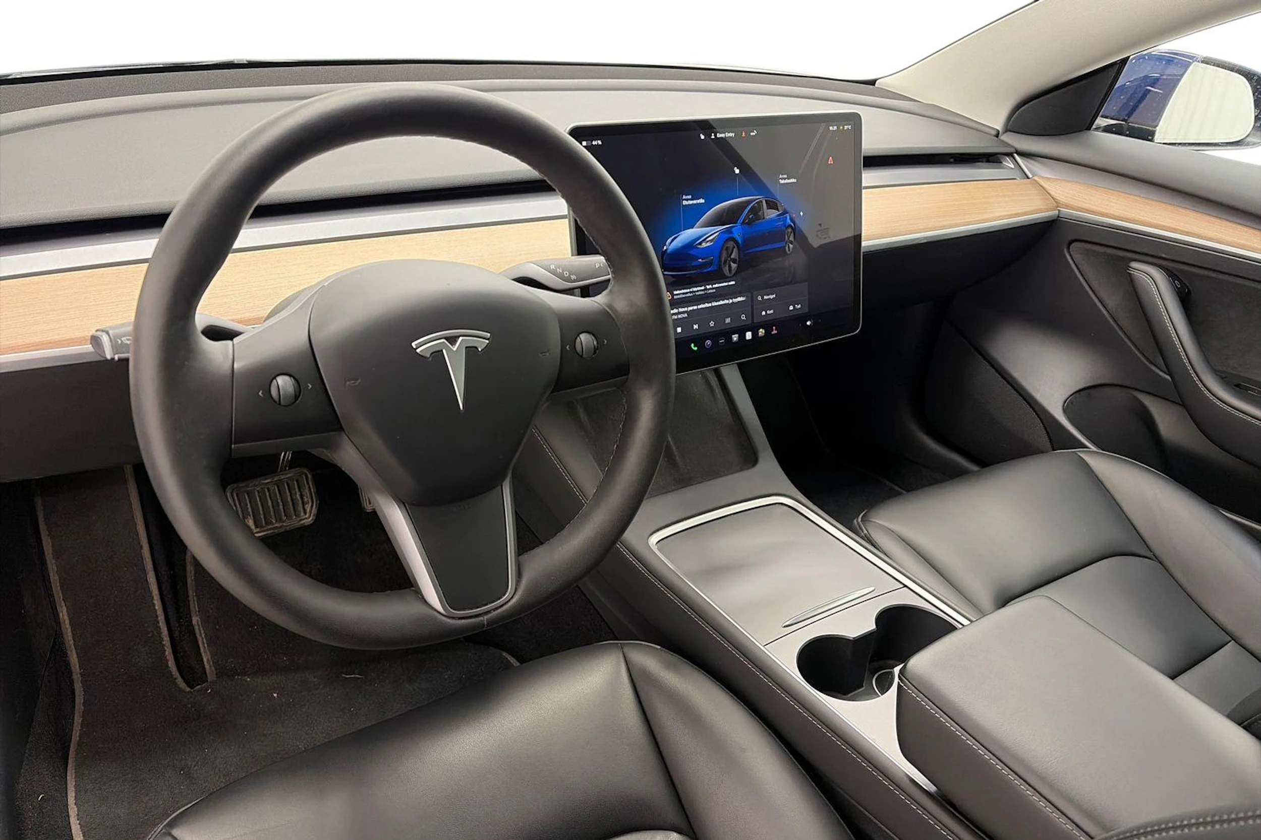 sininen Tesla Model 3 2023 kuva 8.