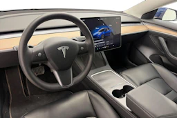 sininen Tesla Model 3 2023 kuva 8.
