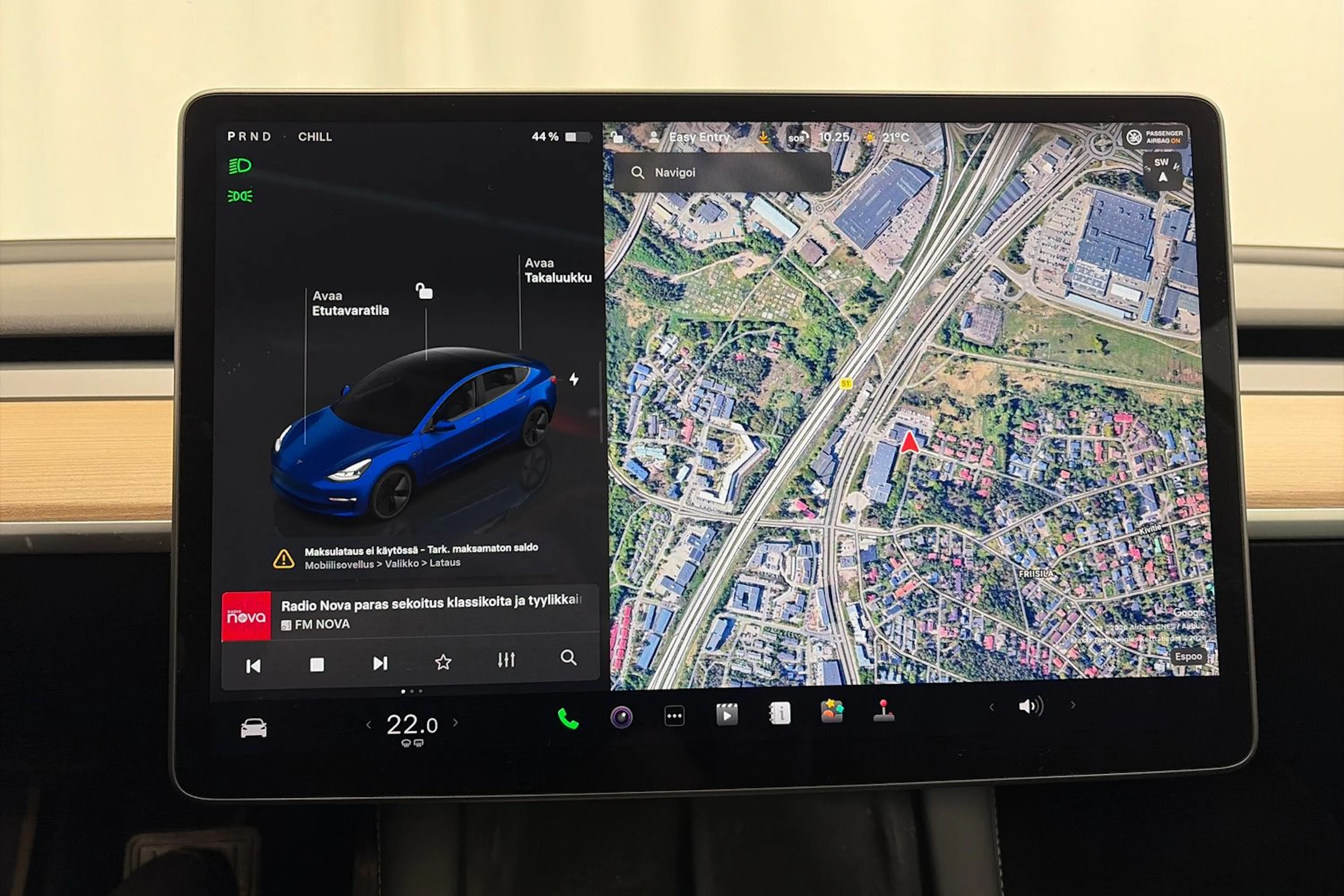 sininen Tesla Model 3 2023 kuva 20.