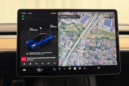 sininen Tesla Model 3 2023 kuva 20.
