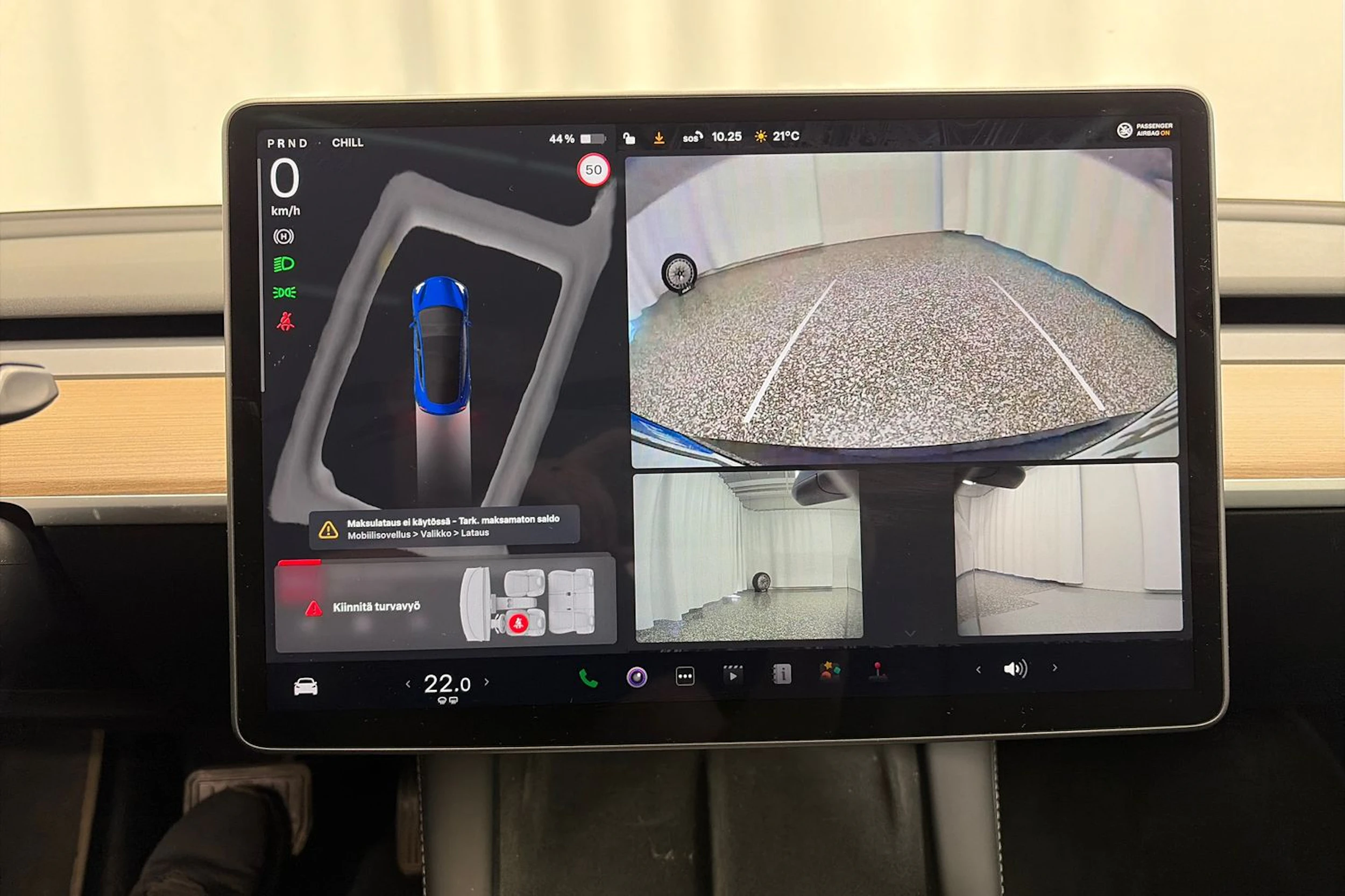 sininen Tesla Model 3 2023 kuva 21.