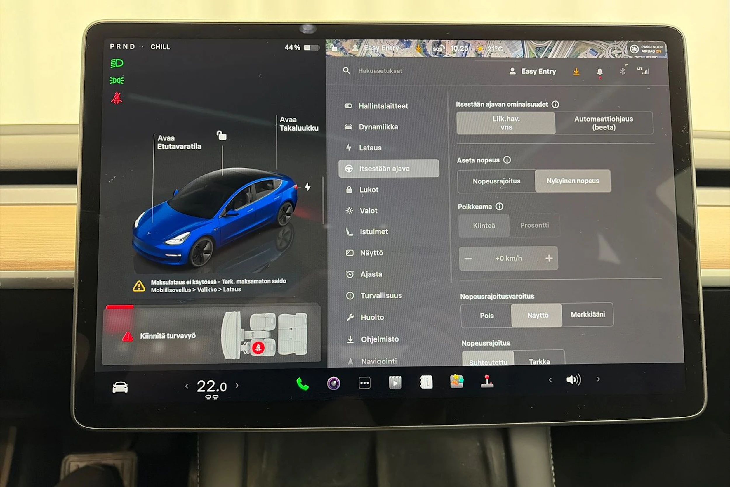 sininen Tesla Model 3 2023 kuva 22.