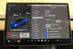 sininen Tesla Model 3 2023 kuva 23.