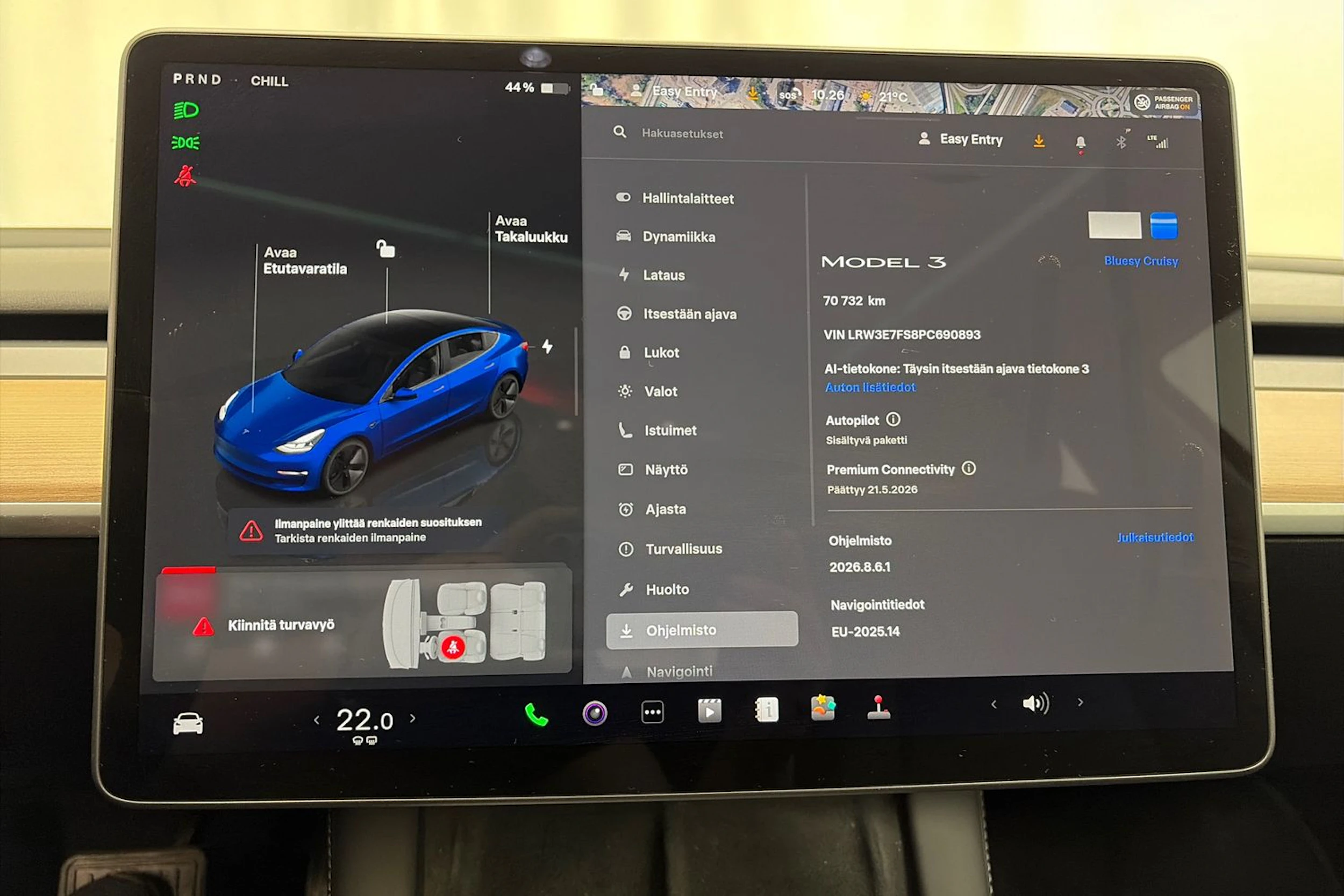 sininen Tesla Model 3 2023 kuva 24.