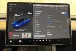sininen Tesla Model 3 2023 kuva 24.