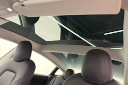 sininen Tesla Model 3 2023 kuva 27.