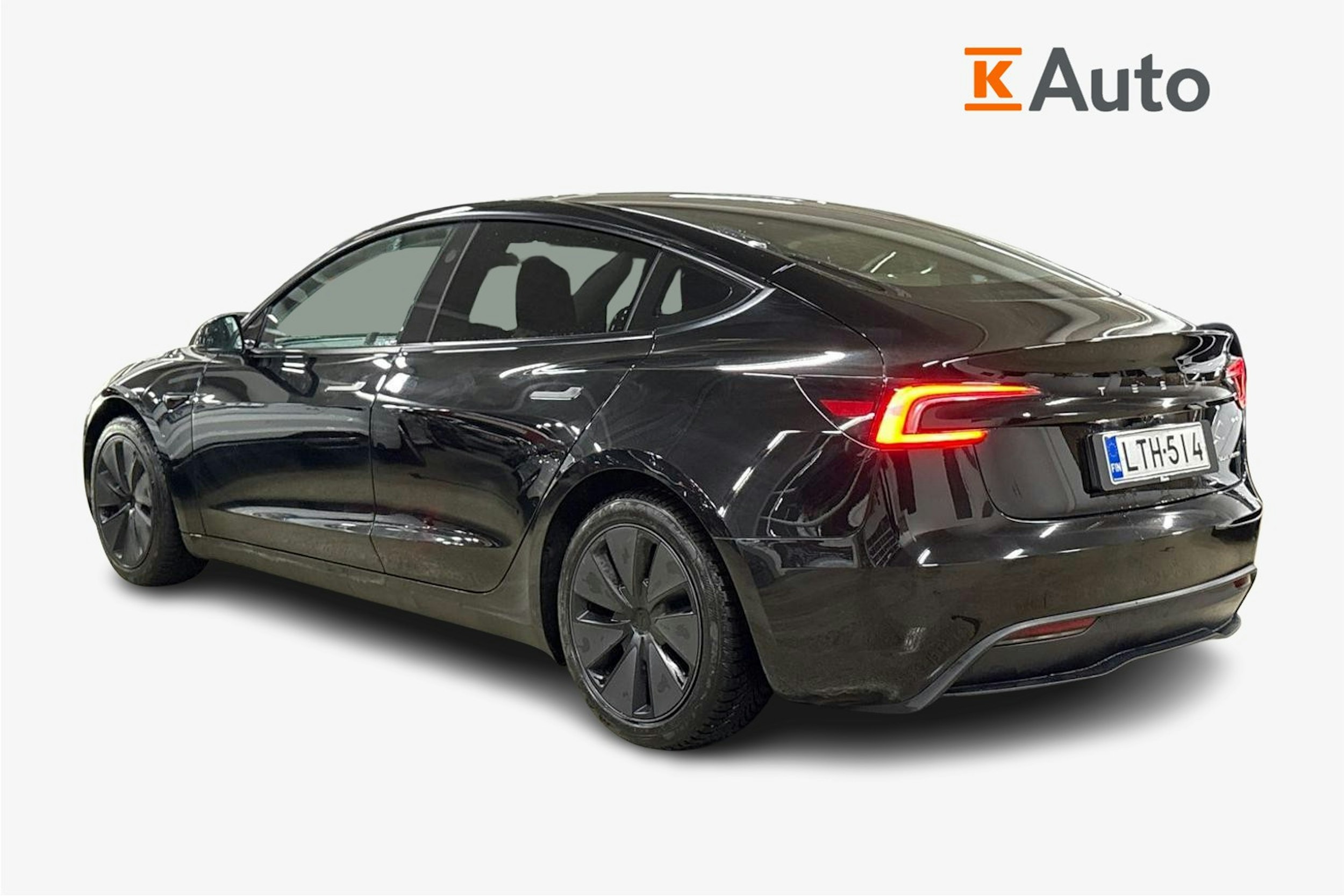 Musta Tesla Model 3 2023 kuva 2.