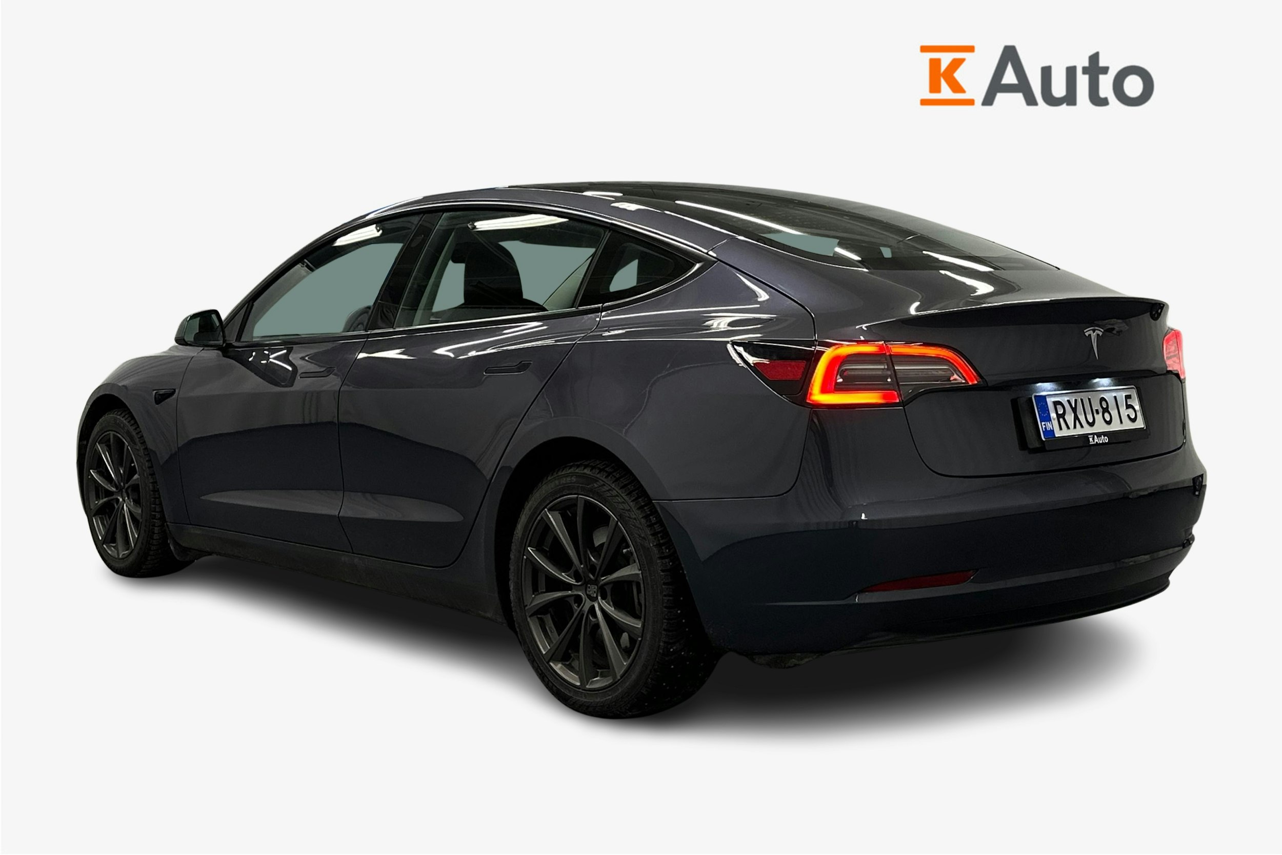 harmaa Tesla Model 3 2023 kuva 2.