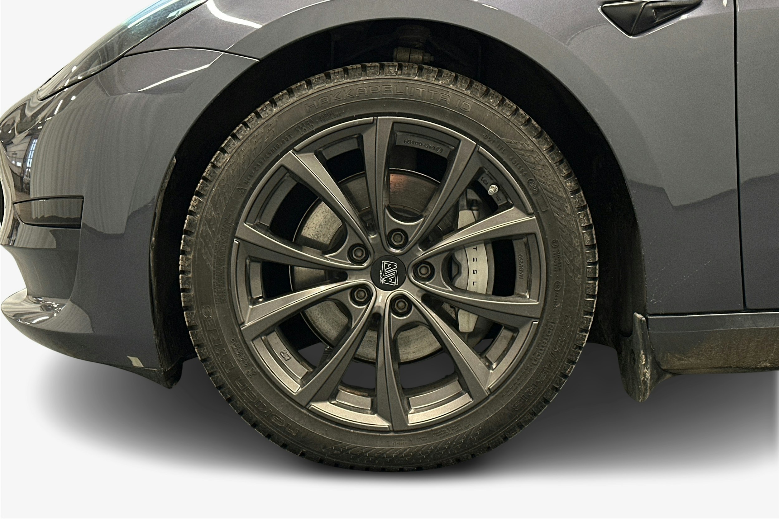 harmaa Tesla Model 3 2023 kuva 11.
