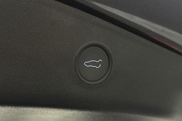 harmaa Tesla Model 3 2023 kuva 15.