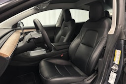 harmaa Tesla Model 3 2023 kuva 16.