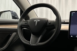 harmaa Tesla Model 3 2023 kuva 18.