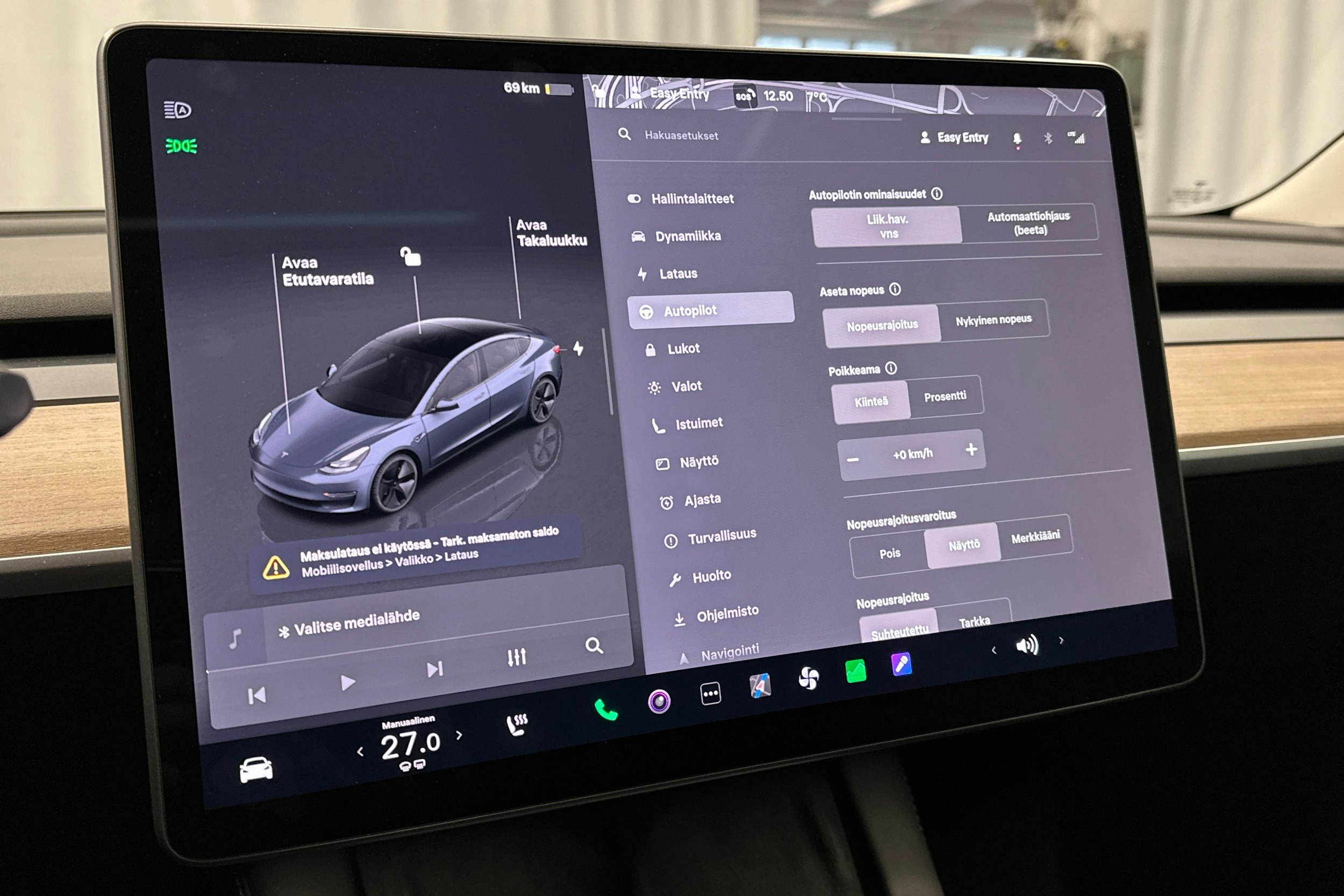 harmaa Tesla Model 3 2023 kuva 20.