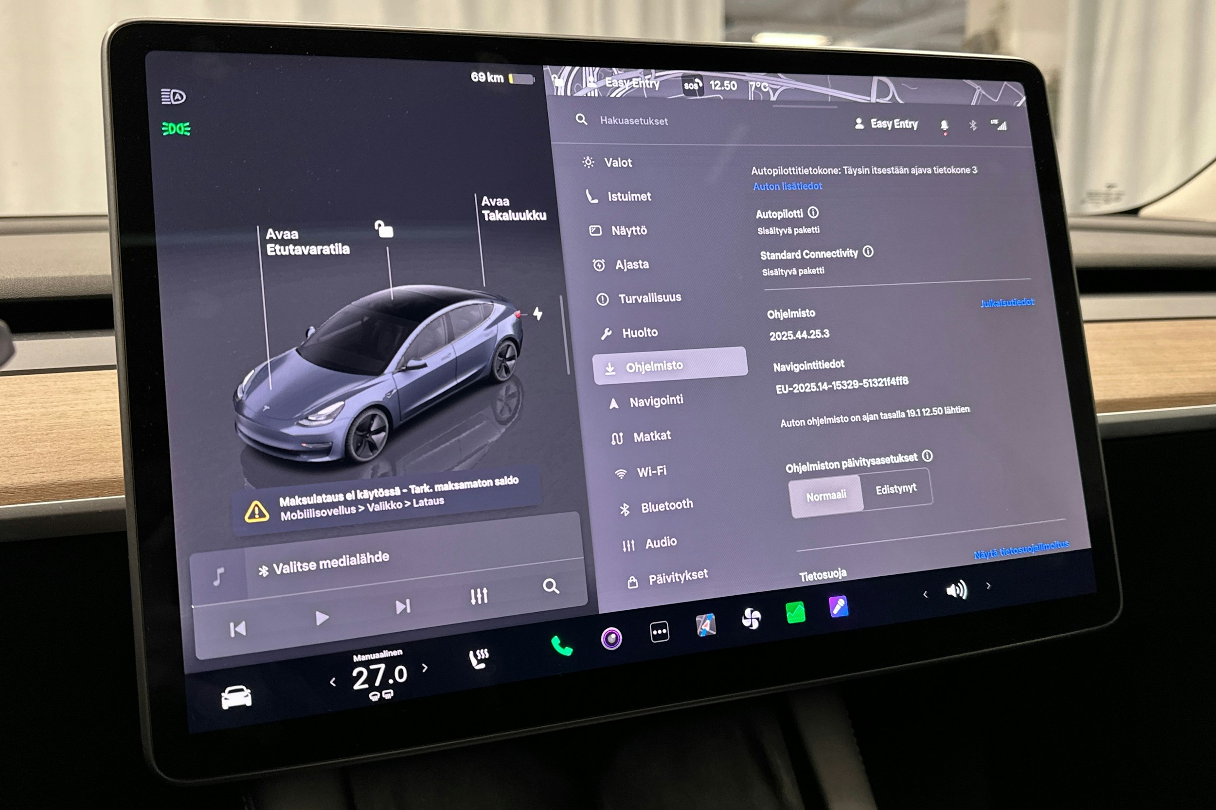 harmaa Tesla Model 3 2023 kuva 23.