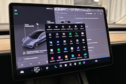 harmaa Tesla Model 3 2023 kuva 24.