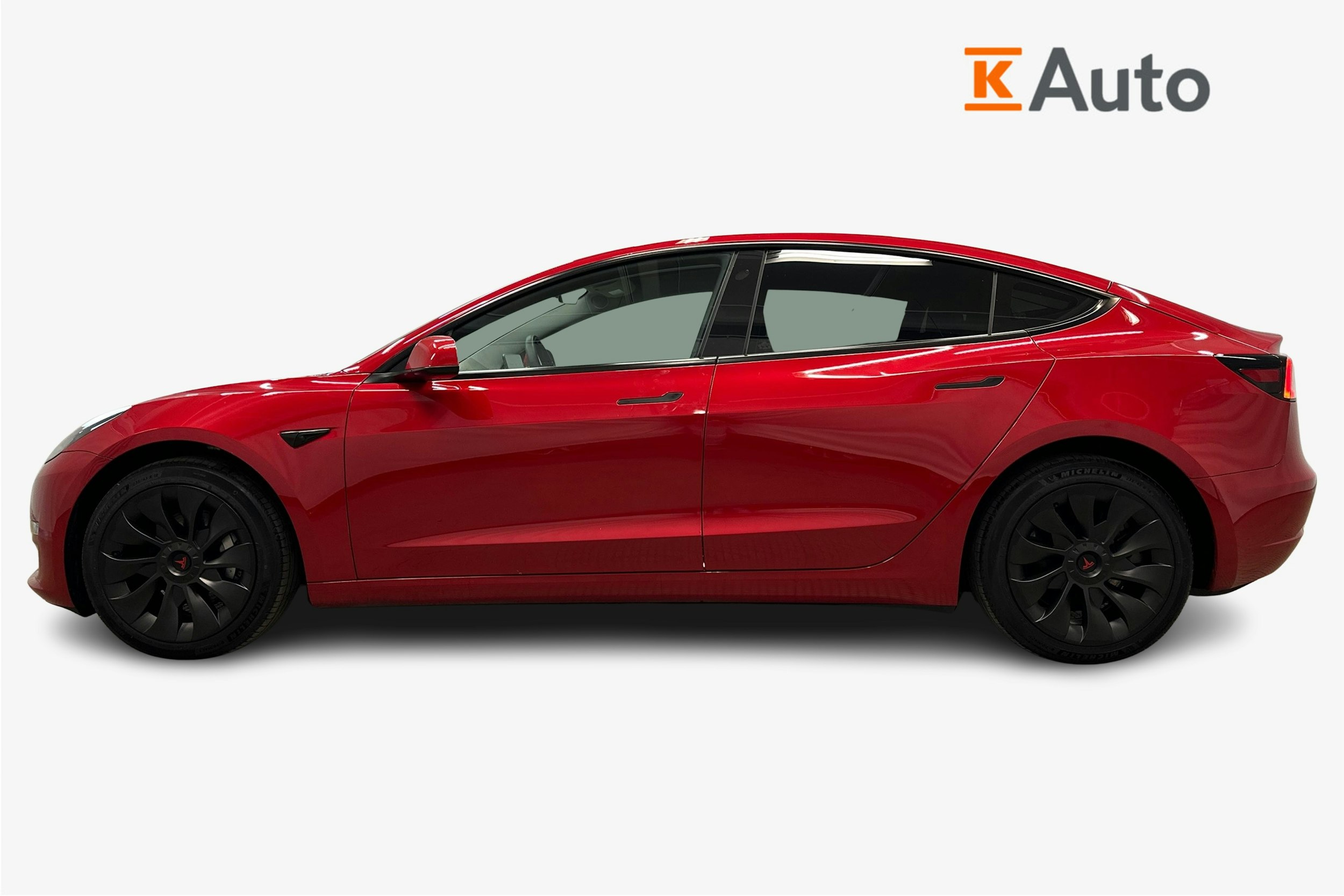 punainen Tesla Model 3 2023 kuva 5.