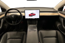 punainen Tesla Model 3 2023 kuva 7.