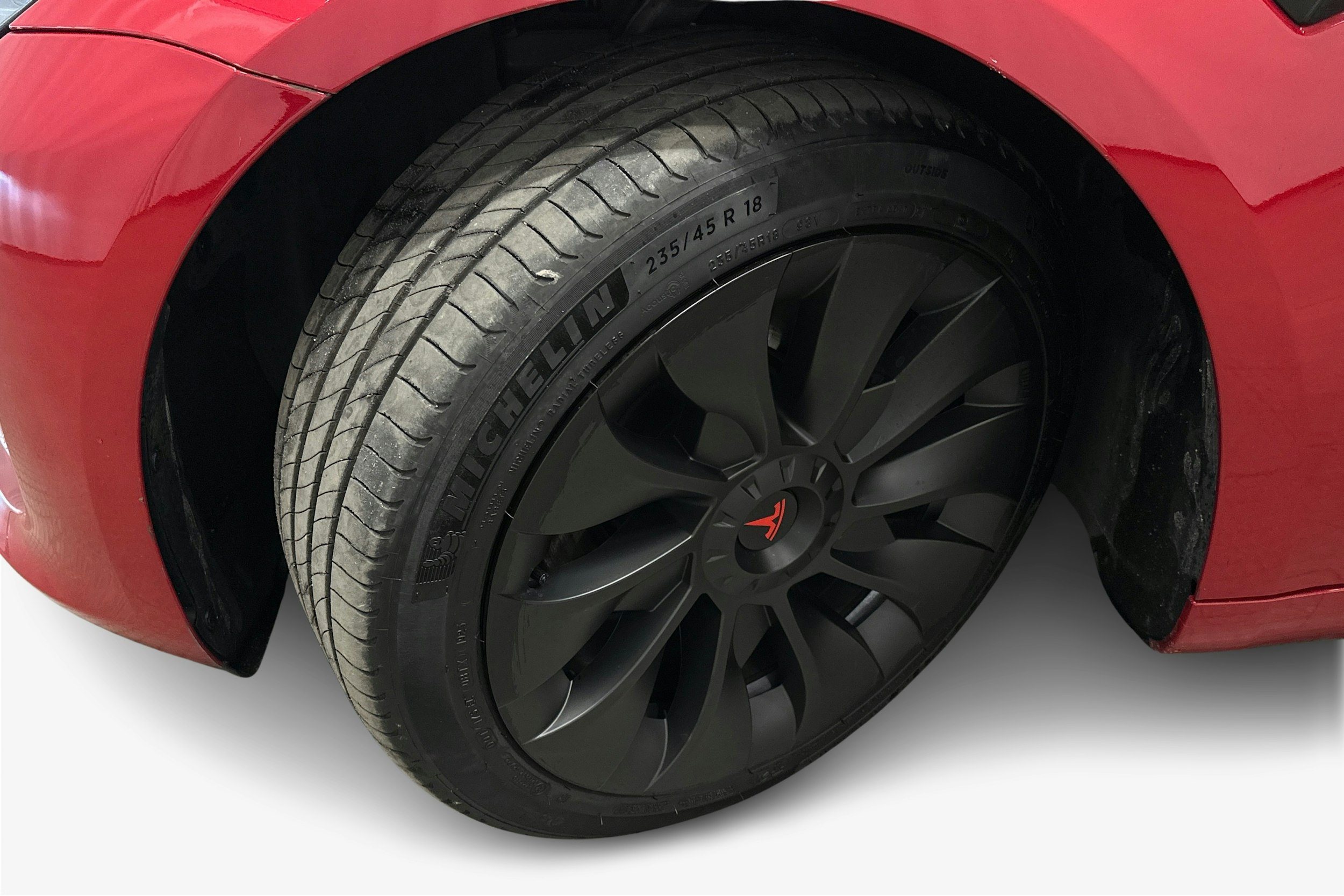 punainen Tesla Model 3 2023 kuva 9.