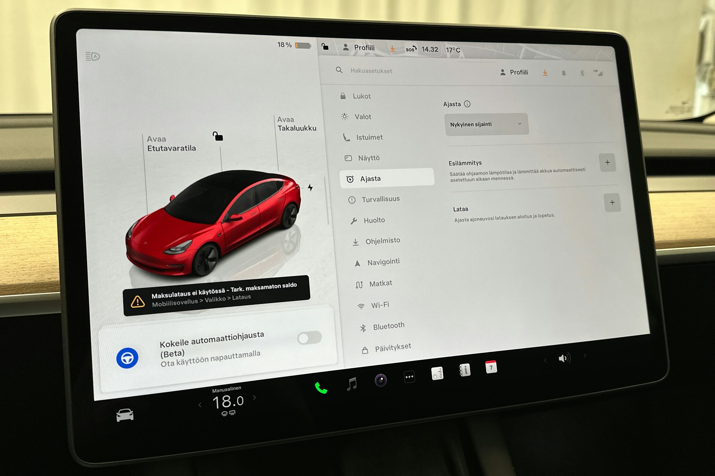 punainen Tesla Model 3 2023 kuva 20.