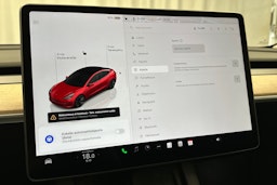 punainen Tesla Model 3 2023 kuva 20.