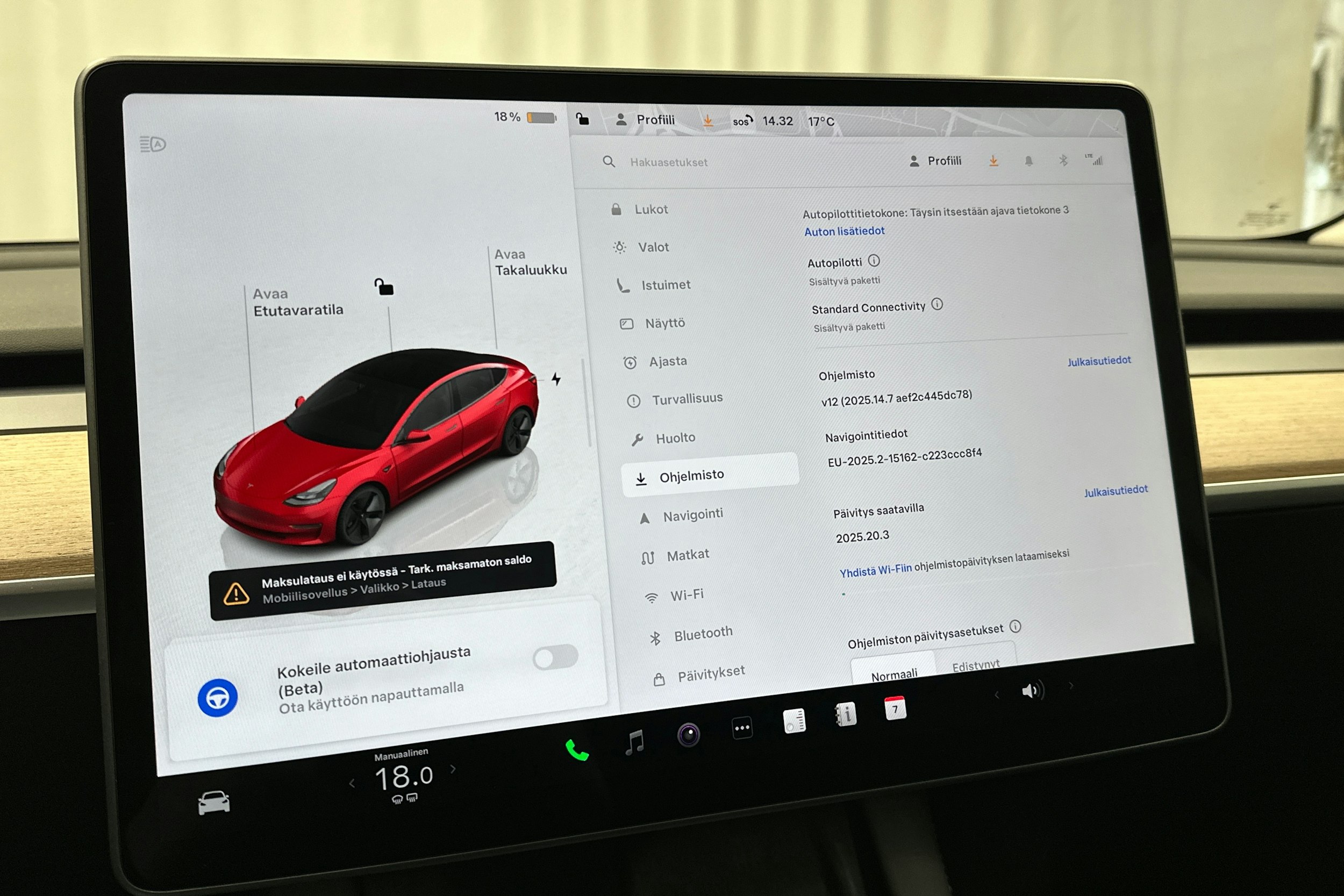 punainen Tesla Model 3 2023 kuva 21.