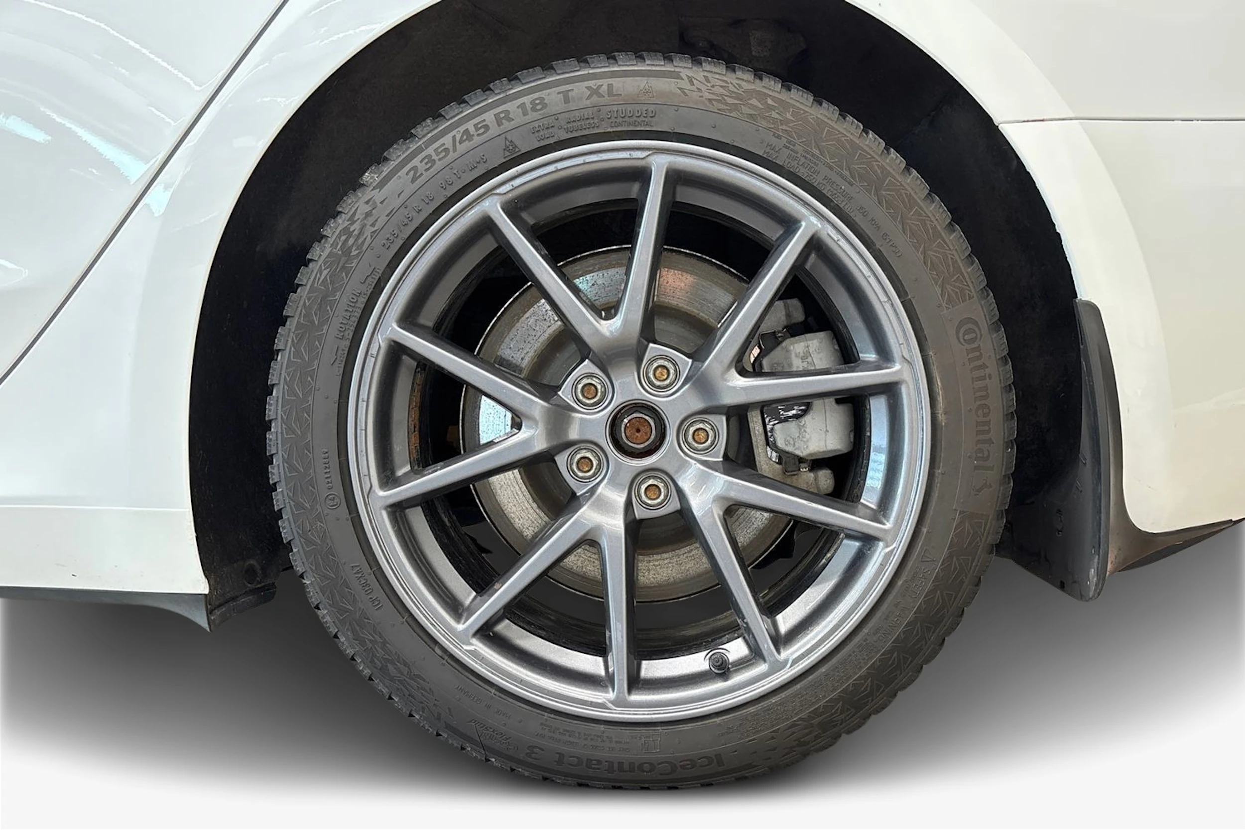 oranssi Tesla Model 3 2023 kuva 12.