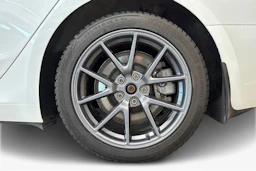 oranssi Tesla Model 3 2023 kuva 12.