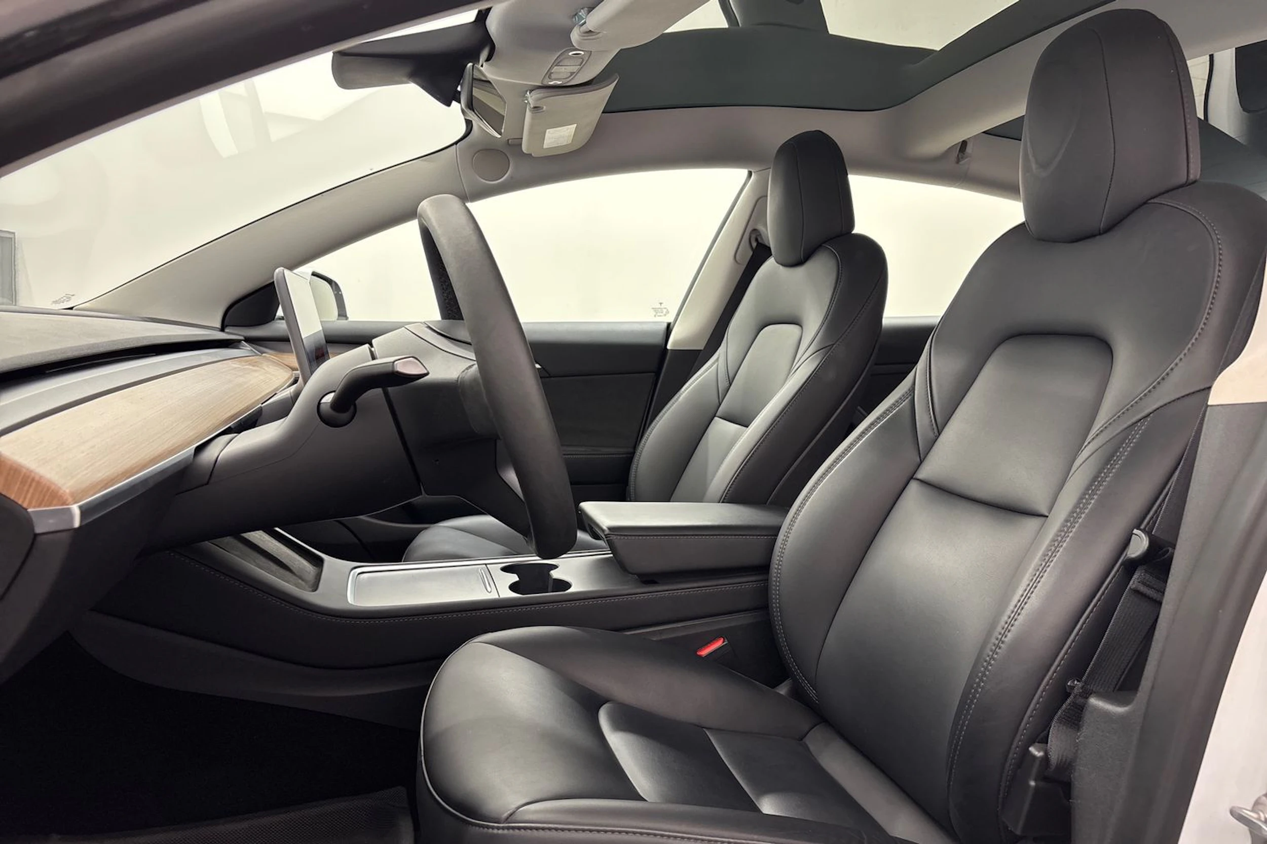 oranssi Tesla Model 3 2023 kuva 15.