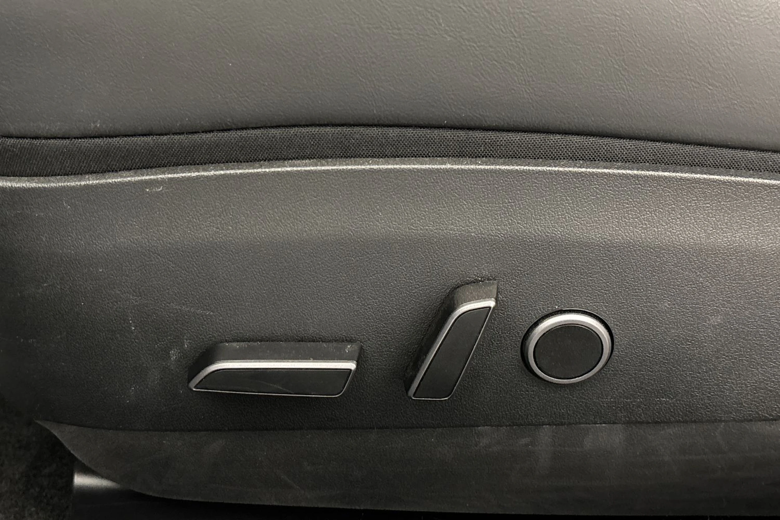 oranssi Tesla Model 3 2023 kuva 16.