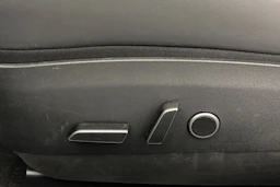 oranssi Tesla Model 3 2023 kuva 16.