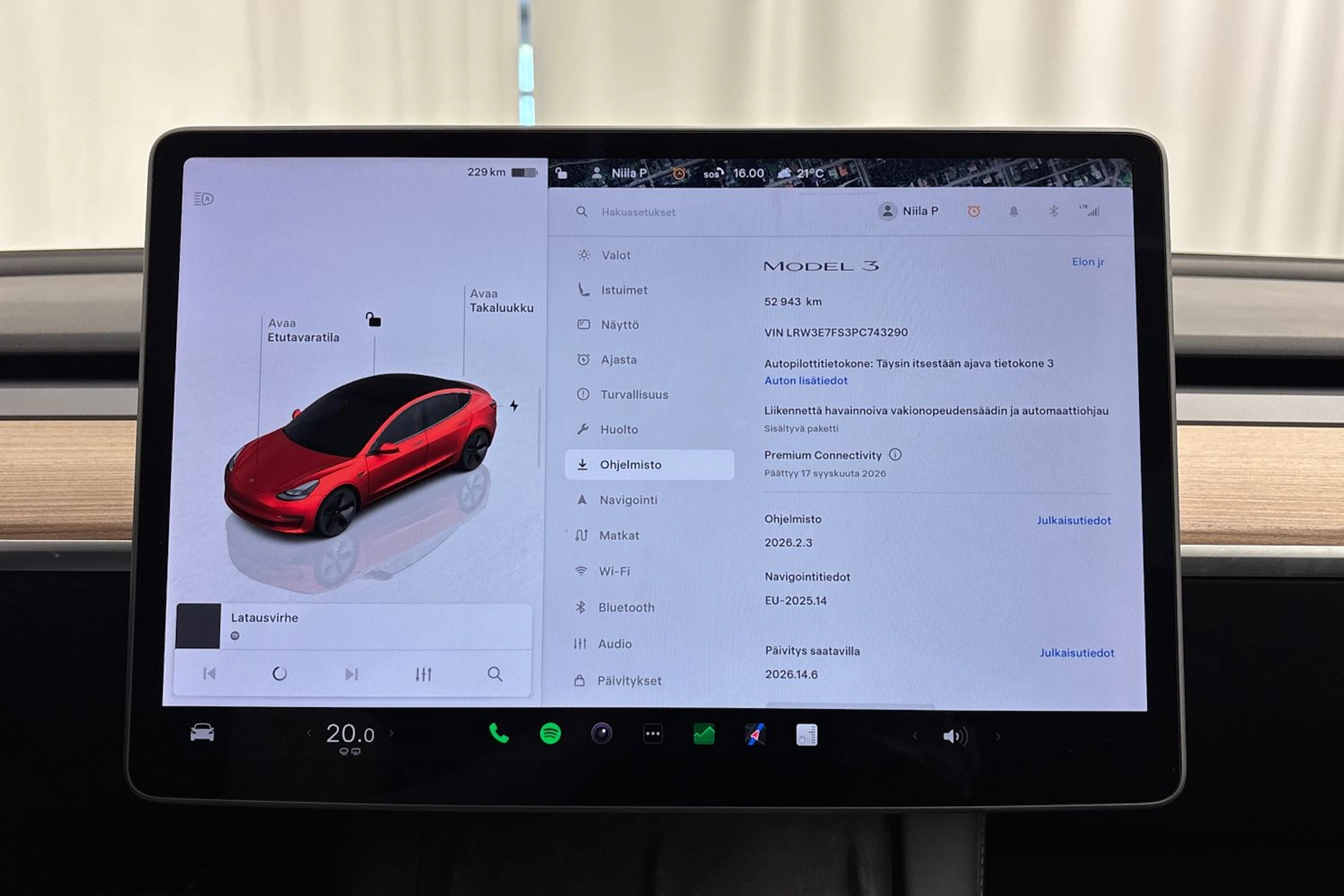 oranssi Tesla Model 3 2023 kuva 20.