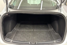 oranssi Tesla Model 3 2023 kuva 23.