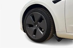 valkoinen Tesla Model 3 2023 kuva 9.
