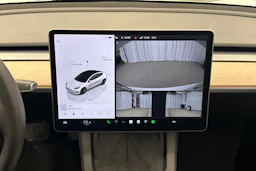 valkoinen Tesla Model 3 2023 kuva 19.