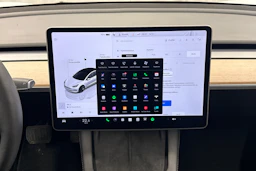 valkoinen Tesla Model 3 2023 kuva 20.