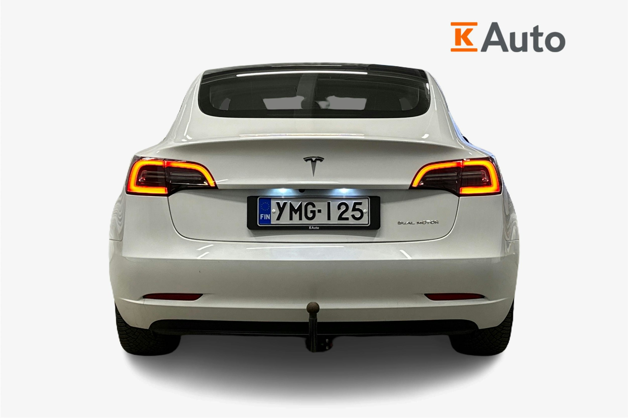 valkoinen Tesla Model 3 2023 kuva 3.